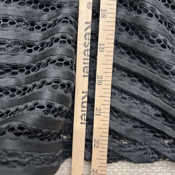 Guess Top Womens Medium Black Matilda Shadow Mesh Peplum Sleeveless Fitted USA - Picture 12 of 12